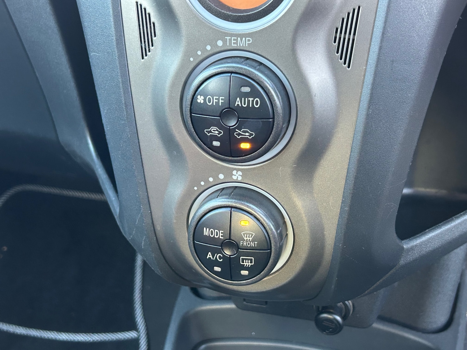 Used Toyota Yaris 2011 for sale - 76637872: Photo 17