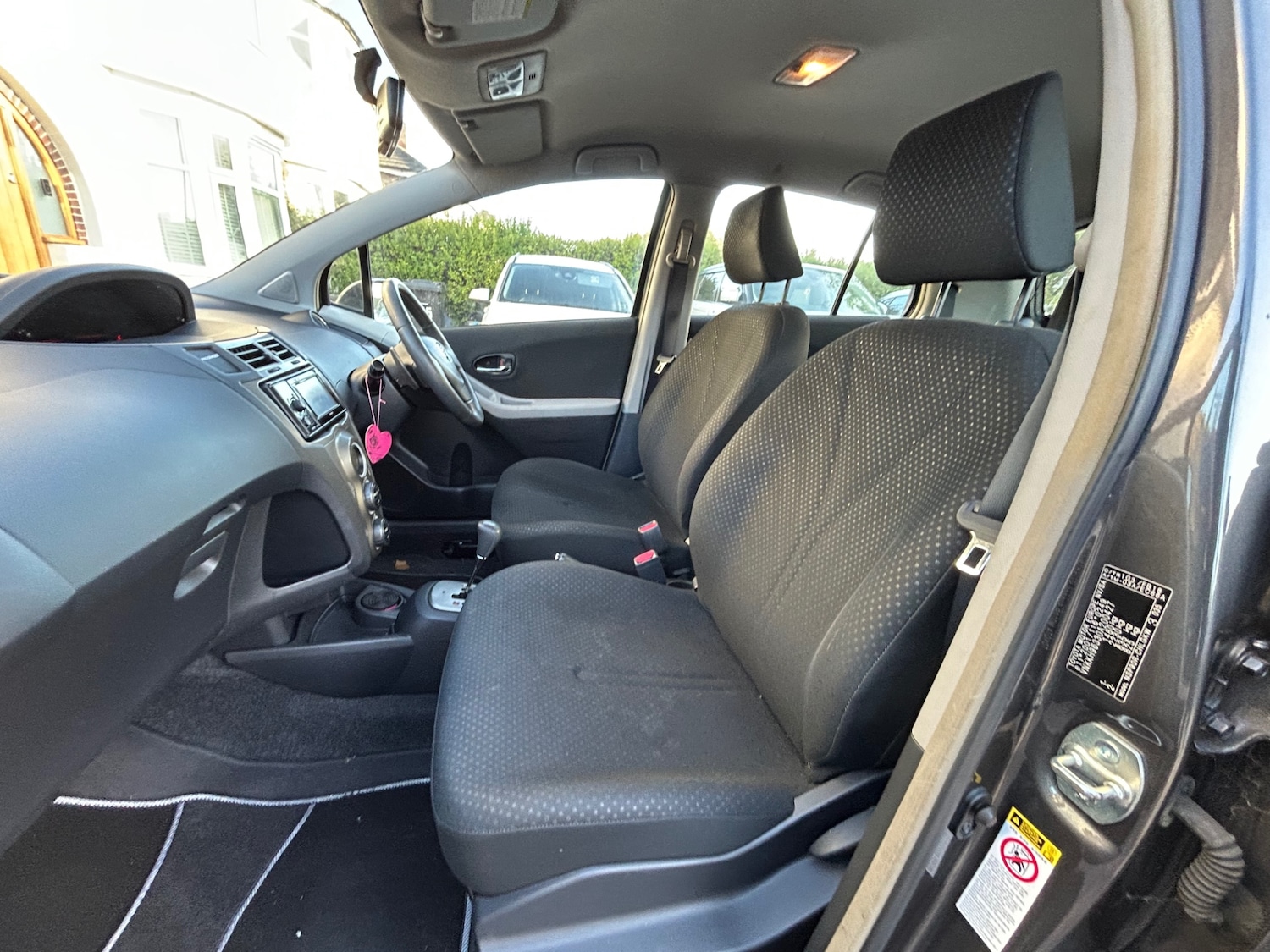 Used Toyota Yaris 2011 for sale - 76637872: Photo 6