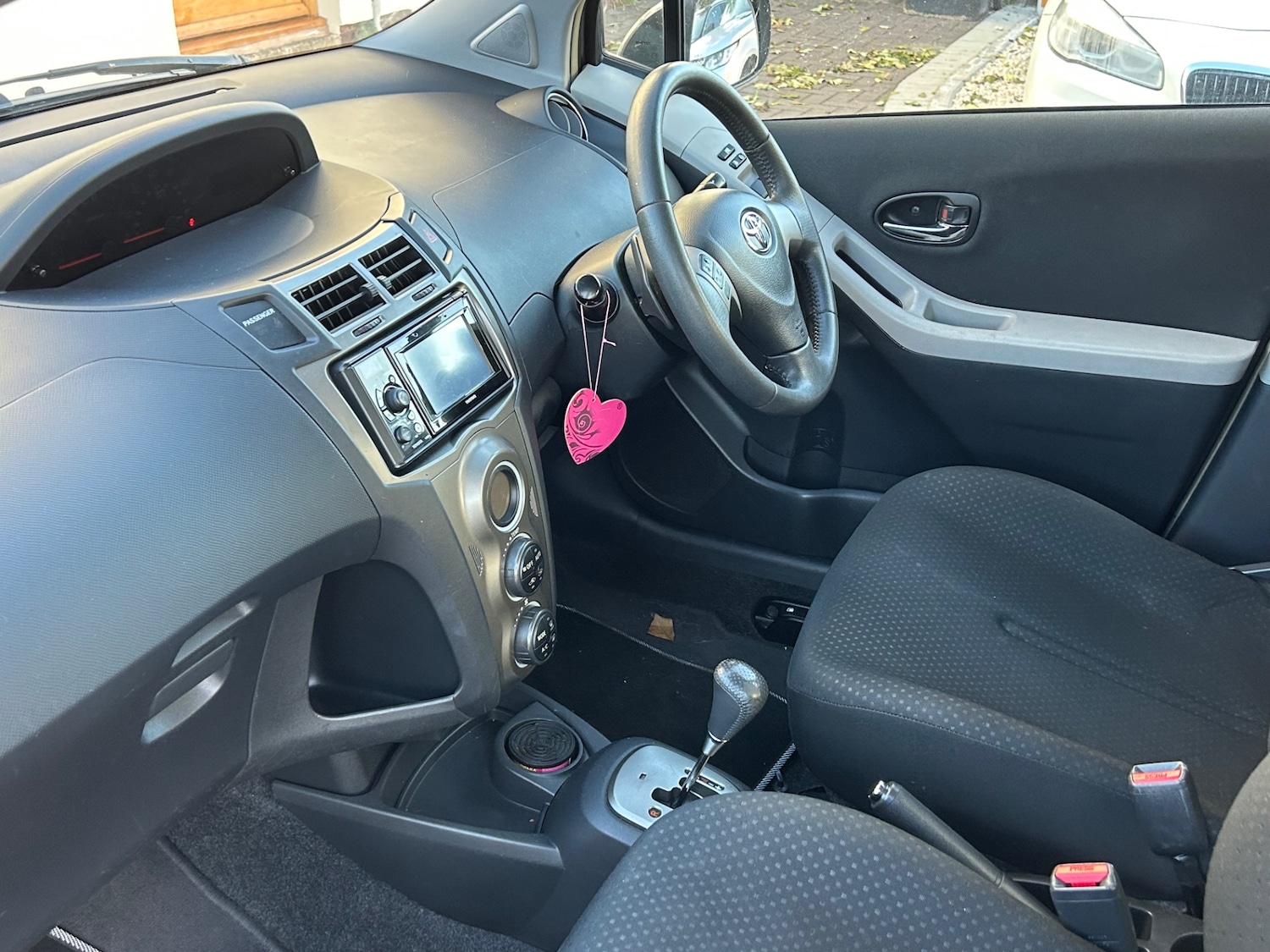 Used Toyota Yaris 2011 for sale - 76637872: Photo 7