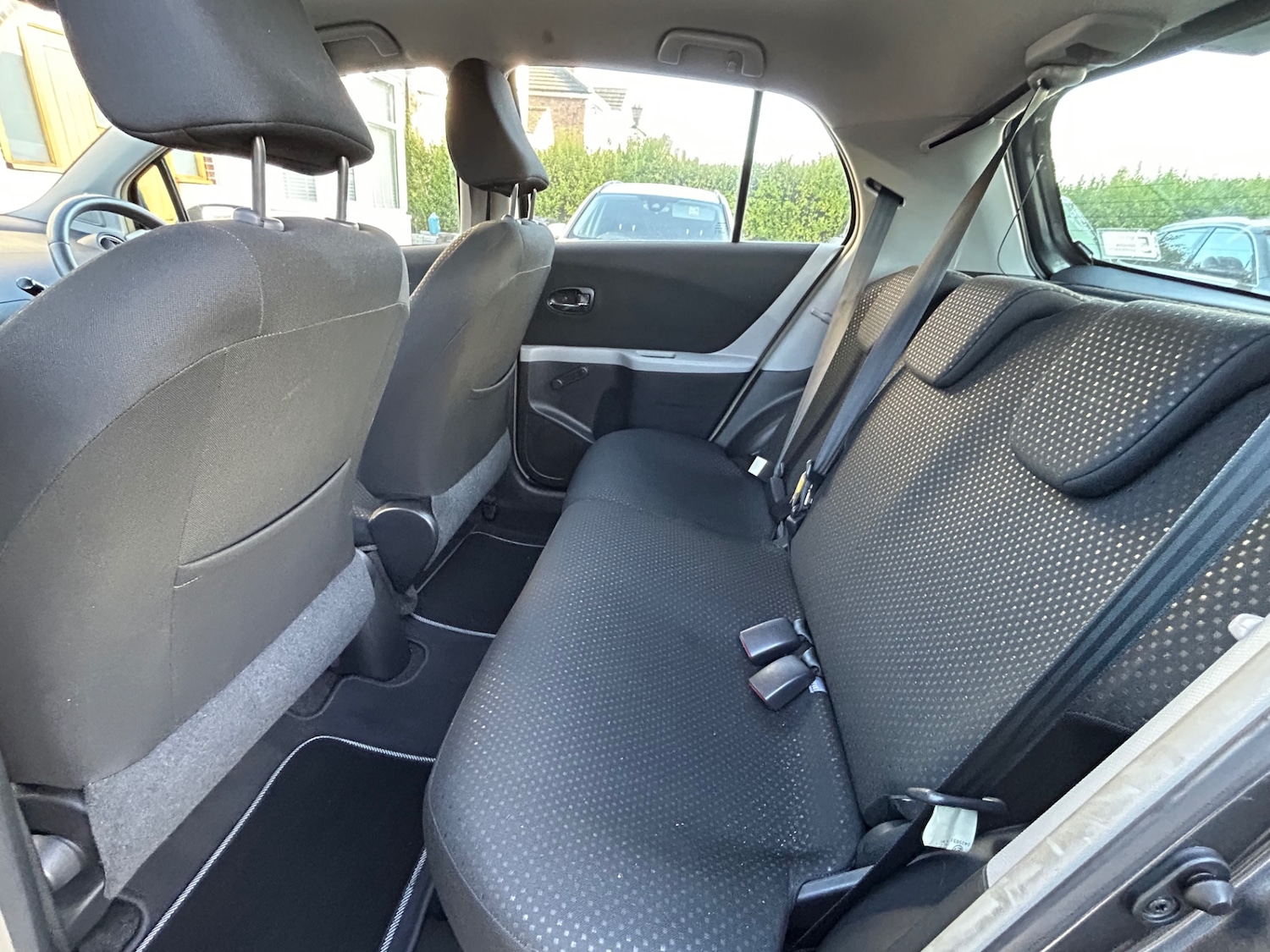 Used Toyota Yaris 2011 for sale - 76637872: Photo 8