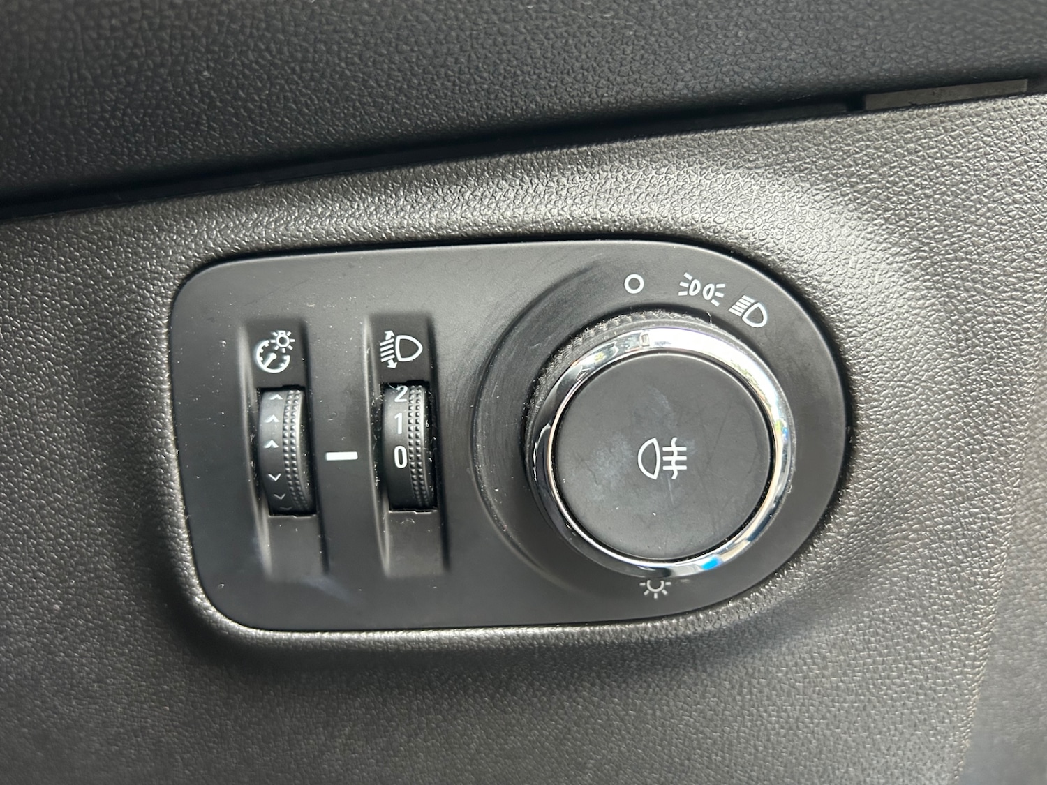 Used Vauxhall ADAM 2015 for sale - 76684190: Photo 23