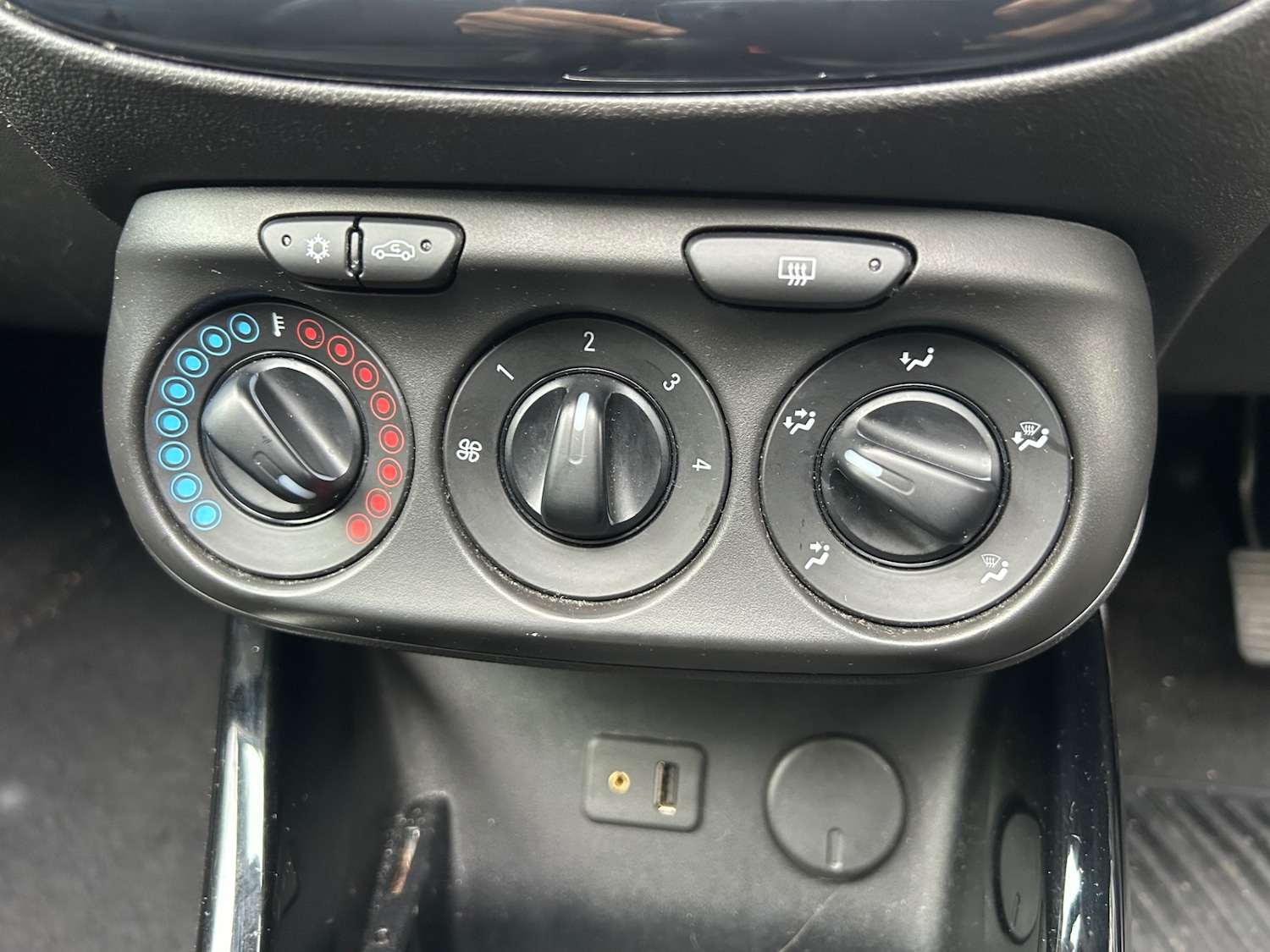 Used Vauxhall ADAM 2015 for sale - 76684190: Photo 26