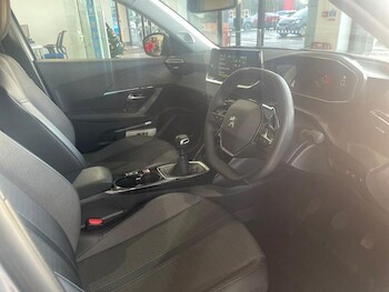 Used Peugeot 2008 2022 for sale - 76744329: Photo