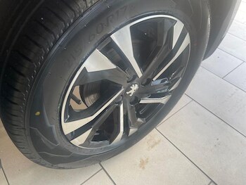 Used Peugeot 2008 2022 for sale - 76744329: Photo