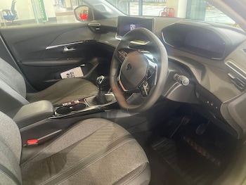 Used Peugeot 208 2024 for sale - 76744321: Photo