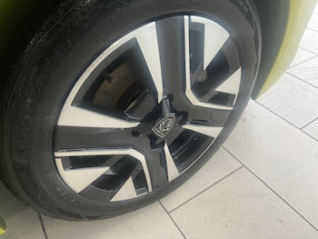 Used Peugeot 208 2024 for sale - 76744321: Photo