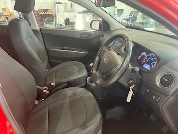 Used Hyundai i10 2019 for sale - 76616335: Photo