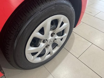 Used Hyundai i10 2019 for sale - 76616335: Photo