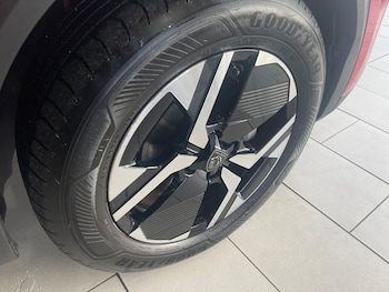 Used Peugeot 2008 2023 for sale - 76744318: Photo