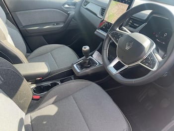 Used Renault Captur 2026 for sale - 79670901: Photo