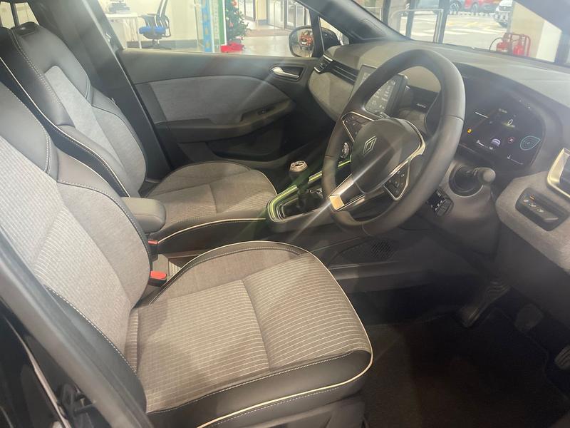 Used Renault Clio 2024 for sale - 76744322: Photo 3