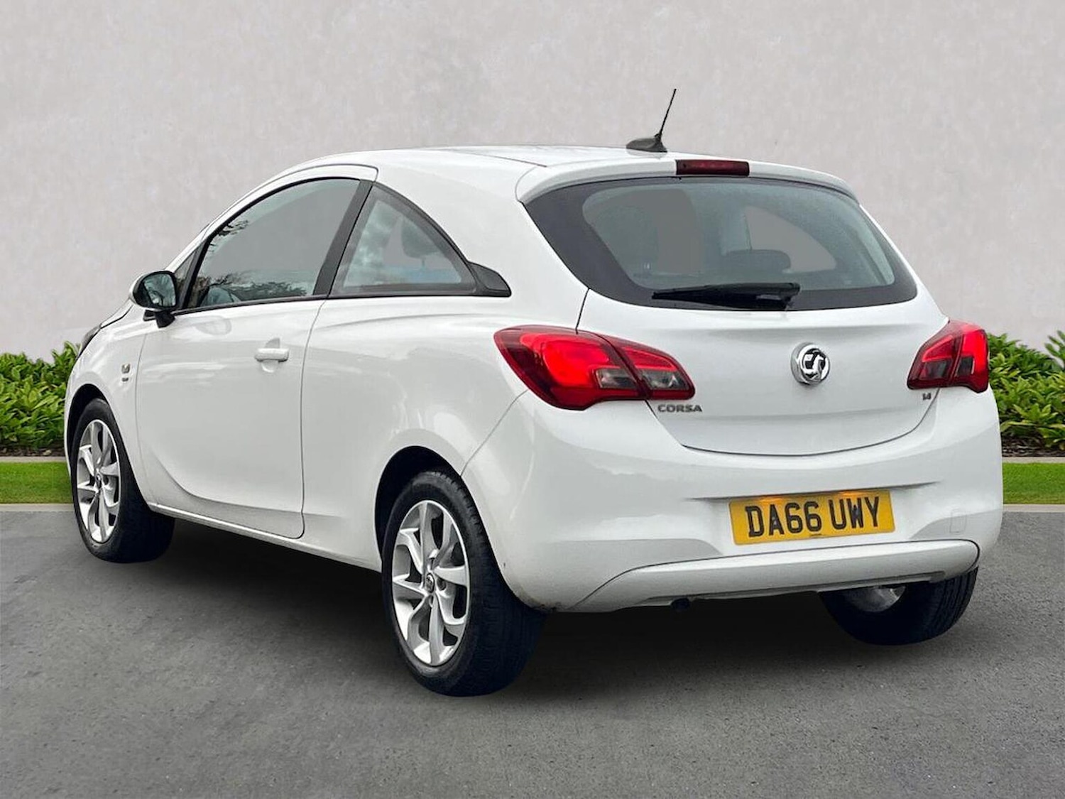 Used Vauxhall Corsa 2016 for sale - 76510761: Photo 2