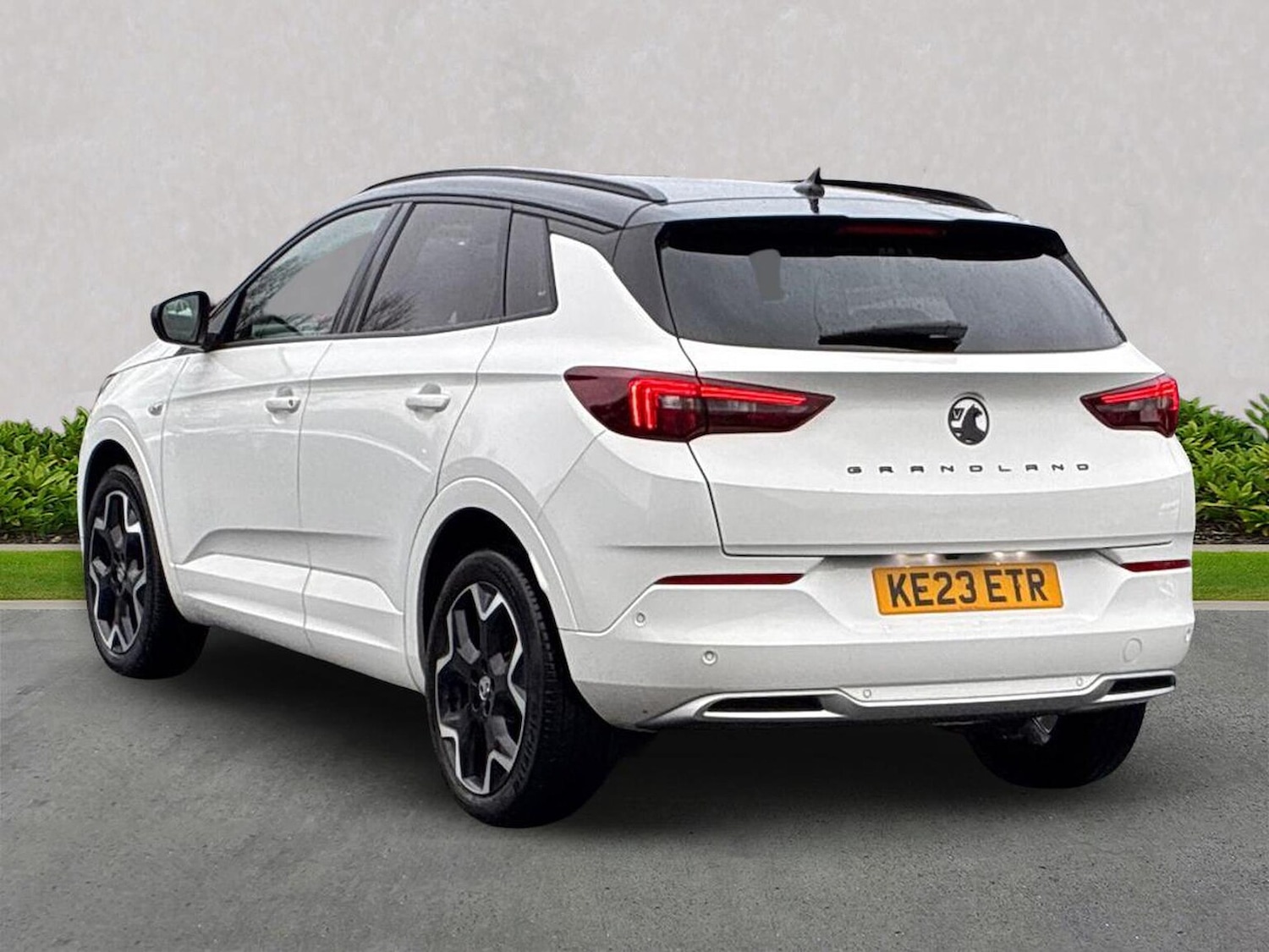 Used Vauxhall Grandland 2023 for sale - 77973977: Photo 2