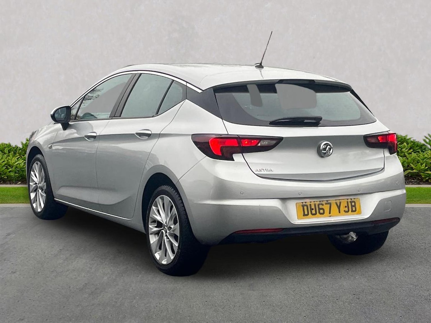 Used Vauxhall Astra 2017 for sale - 76541921: Photo 2