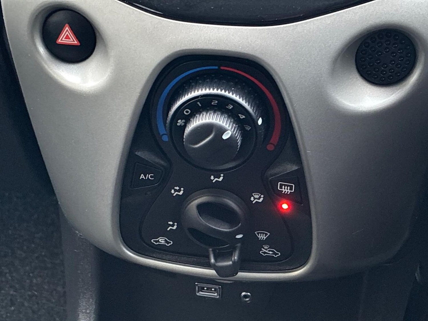 Used Peugeot 108 2017 for sale - 77078016: Photo 14