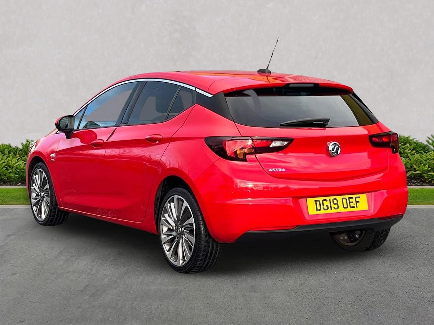 Used Vauxhall Astra 2019 for sale - 76627949: Photo 2