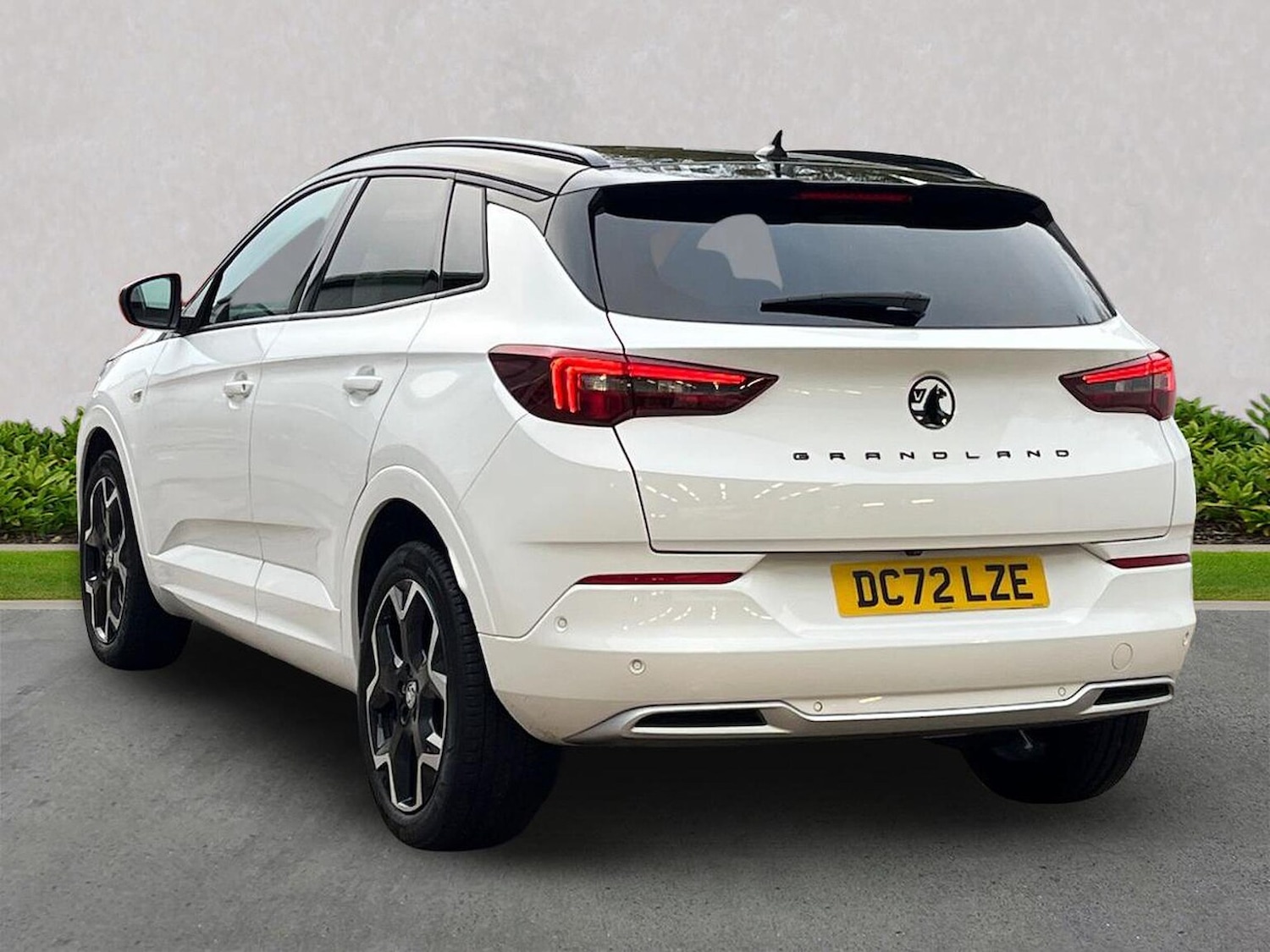 Used Vauxhall Grandland 2022 for sale - 76682637: Photo 2