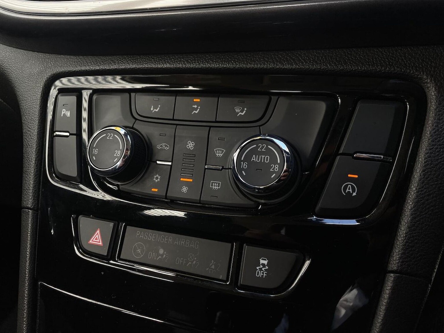 Used Vauxhall Mokka X 2018 for sale - 76082562: Photo 12