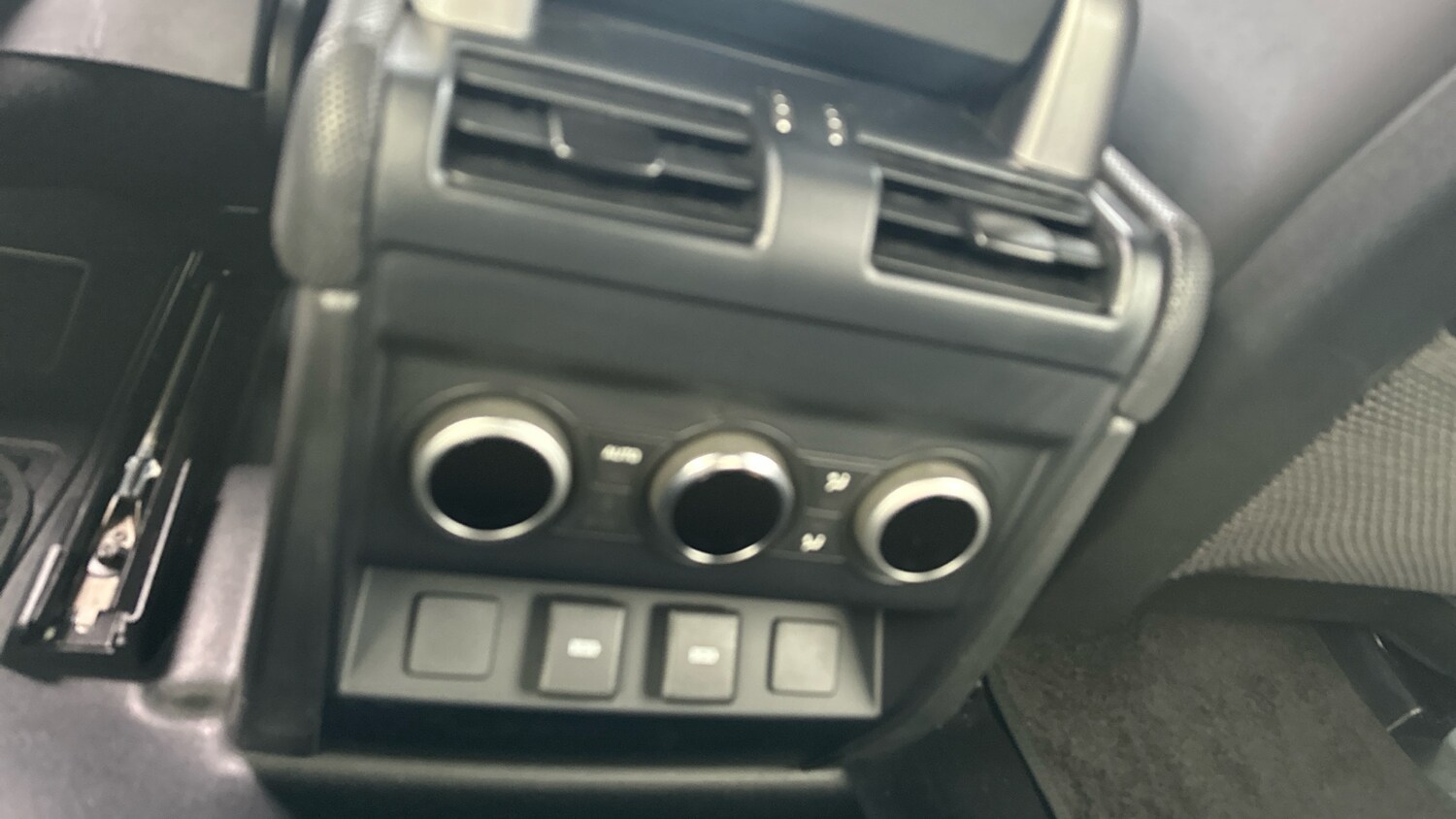 Used Land Rover Defender 2023 for sale - 77643505: Photo 17