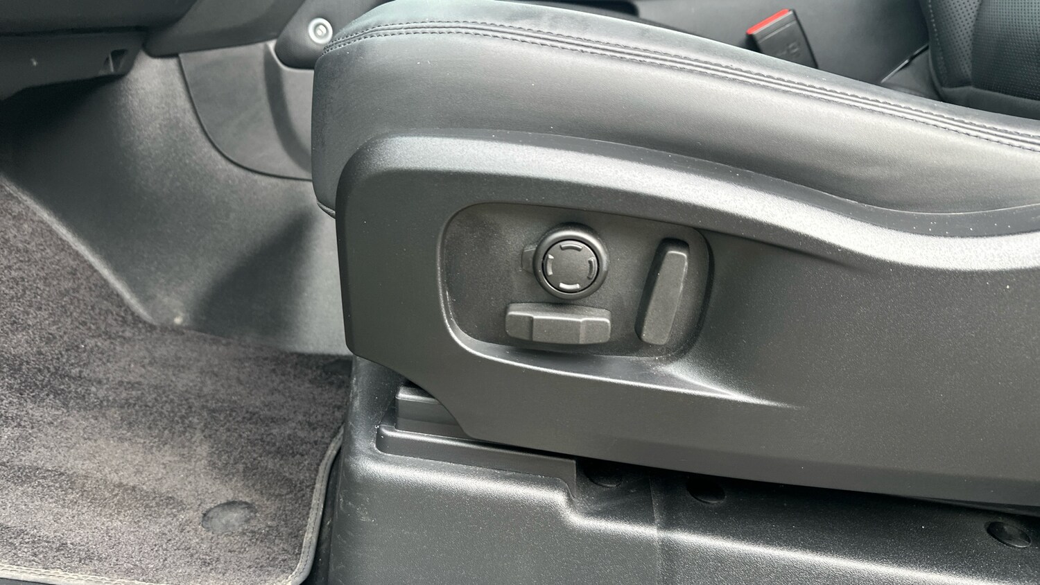 Used Land Rover Defender 2023 for sale - 77643505: Photo 25