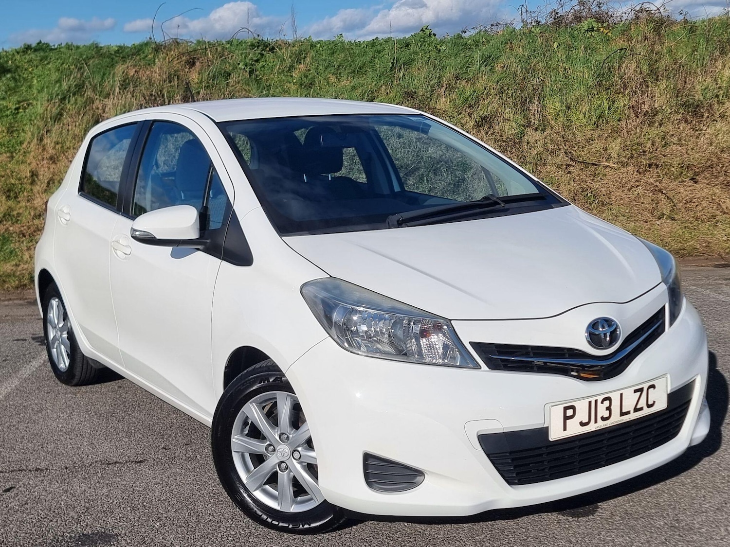 Used Toyota Yaris 2013 for sale - 77657462: Photo 9
