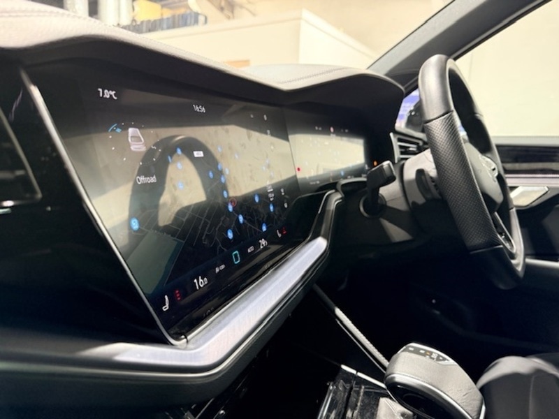 Used Volkswagen Touareg 2024 for sale - 77850870: Photo 11