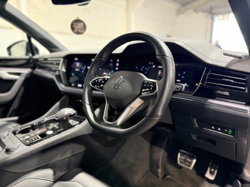 Used Volkswagen Touareg 2024 for sale - 77850870: Photo 21