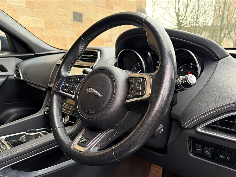 Used Jaguar F-Pace 2019 for sale - 76748902: Photo 21
