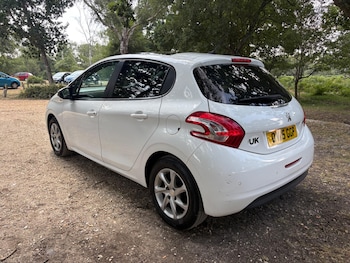 Used Peugeot 208 2015 for sale - 79237231: Photo