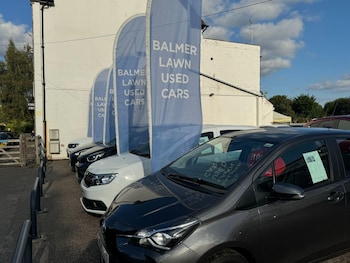 Used Hyundai i10 2023 for sale - 76094873: Photo