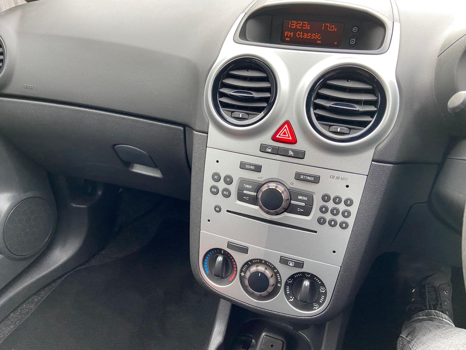 Used Vauxhall Corsa 2013 for sale - 75720373: Photo 7