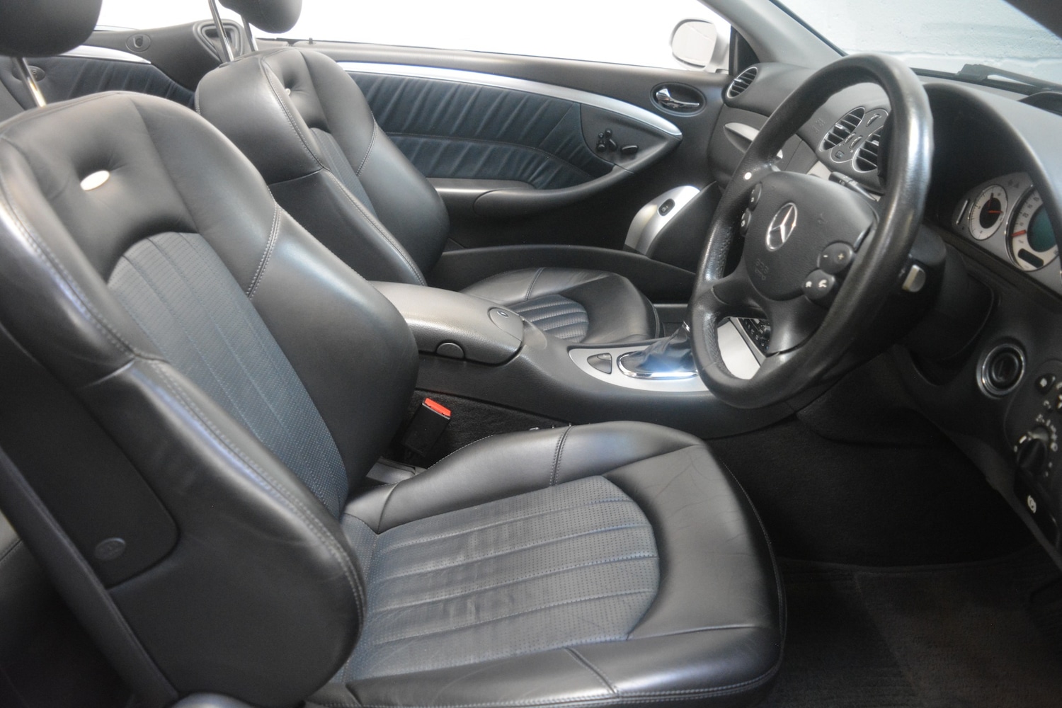 Used Mercedes-Benz CLK 2003 for sale - 77363289: Photo 17