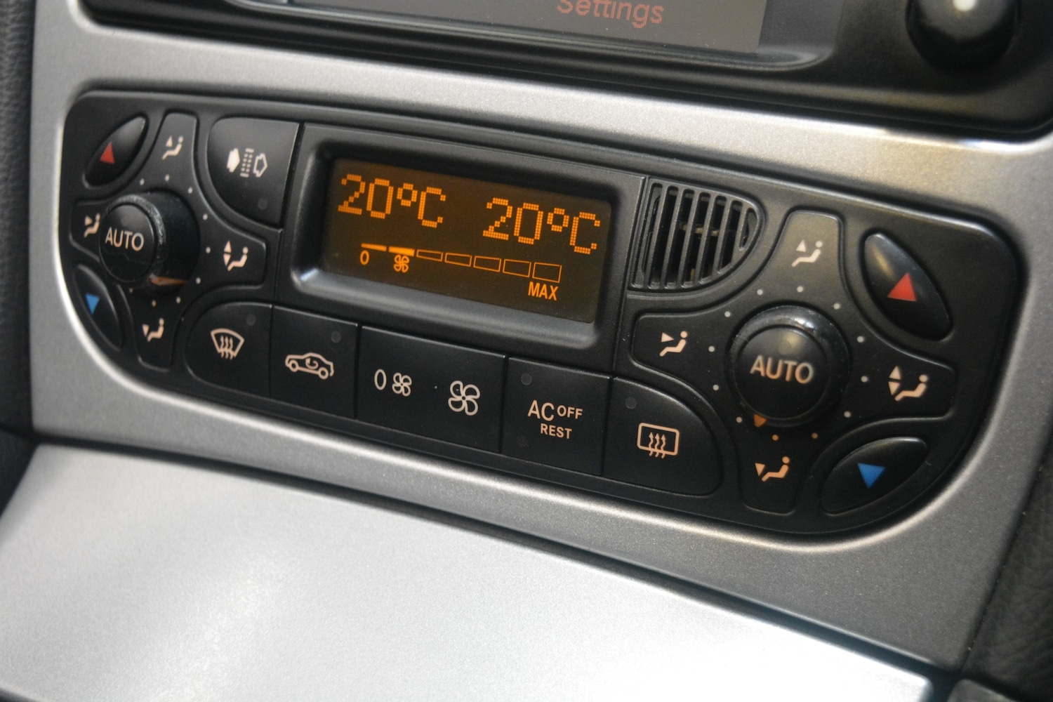 Used Mercedes-Benz CLK 2003 for sale - 77363289: Photo 24