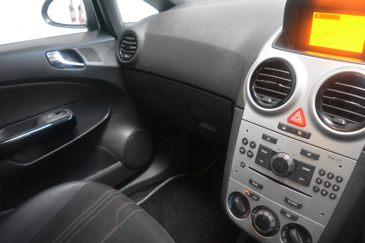 Used Vauxhall Corsa 2012 for sale - 77577947: Photo 18