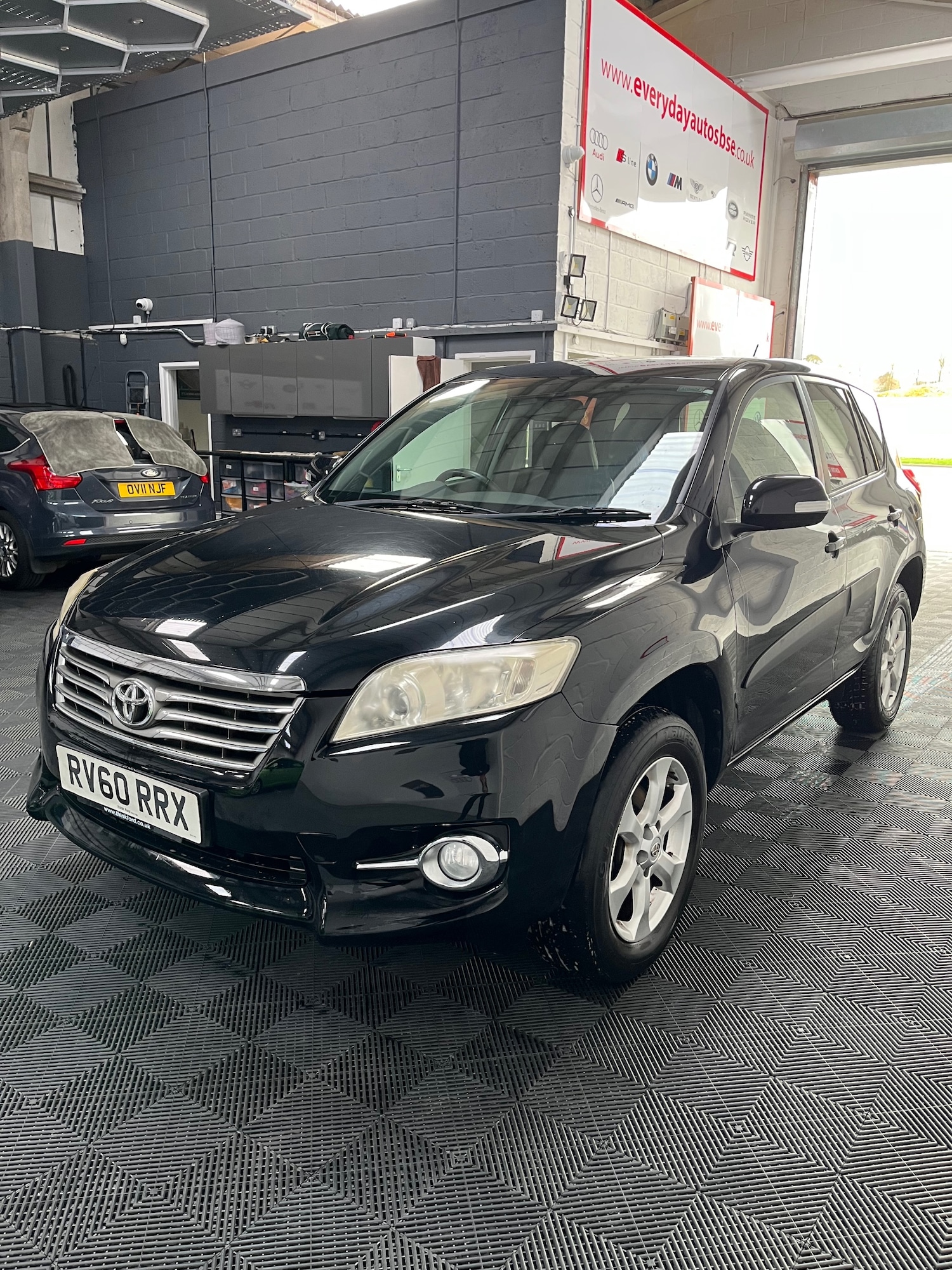 Used Toyota RAV4 2010 for sale - 77271078: Photo 3