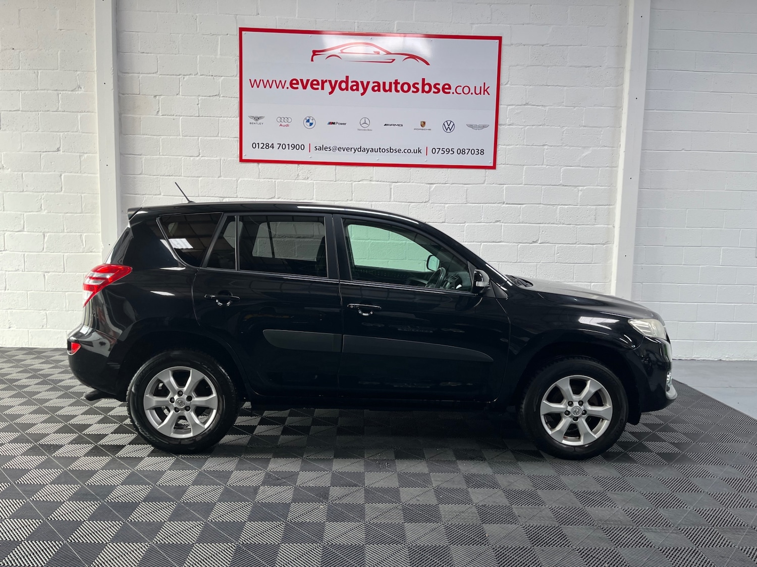 Used Toyota RAV4 2010 for sale - 77271078: Photo 4
