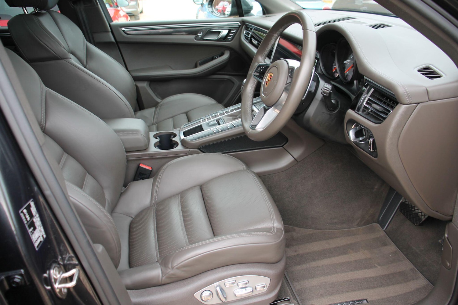 Used Porsche Macan 2021 for sale - 77854018: Photo 11
