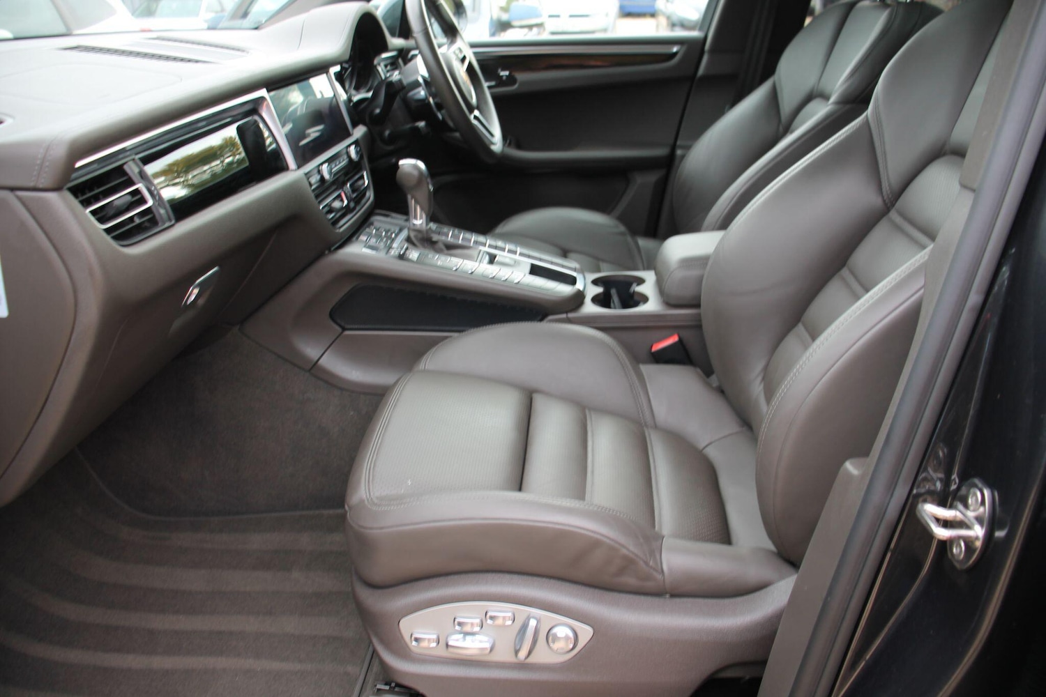 Used Porsche Macan 2021 for sale - 77854018: Photo 13