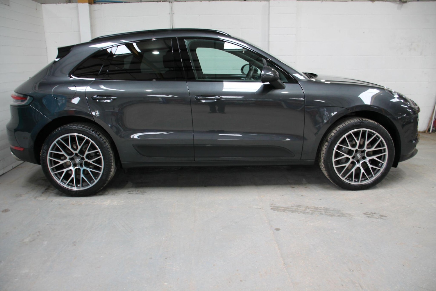Used Porsche Macan 2021 for sale - 77854018: Photo 2