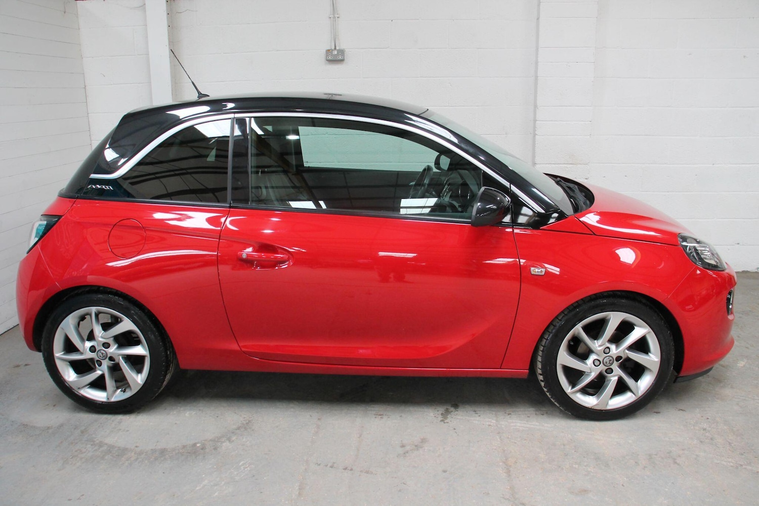 Used Vauxhall ADAM 2015 for sale - 78185123: Photo 2