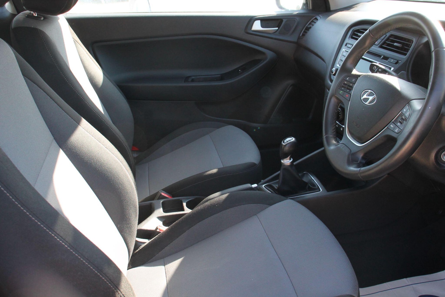 Used Hyundai i20 2017 for sale - 77978081: Photo 10