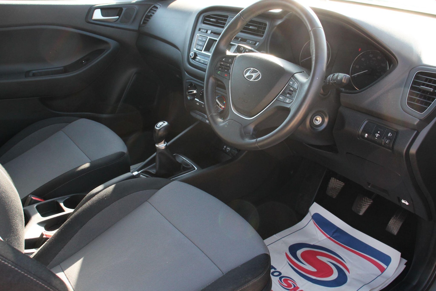 Used Hyundai i20 2017 for sale - 77978081: Photo 9