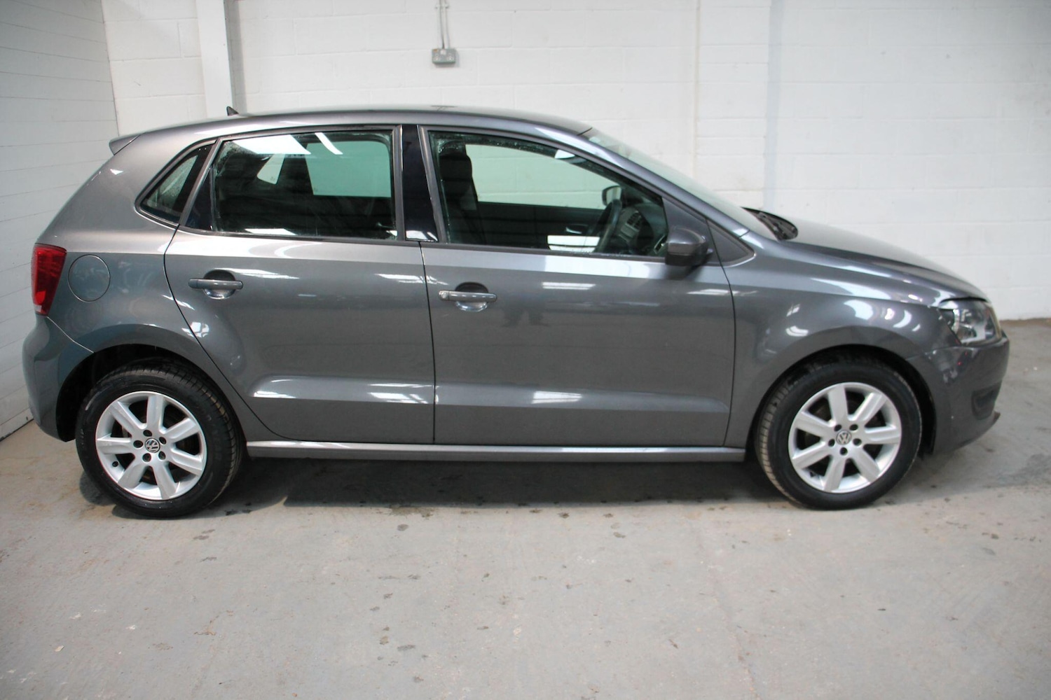 Used Volkswagen Polo 2011 for sale - 76990609: Photo 2