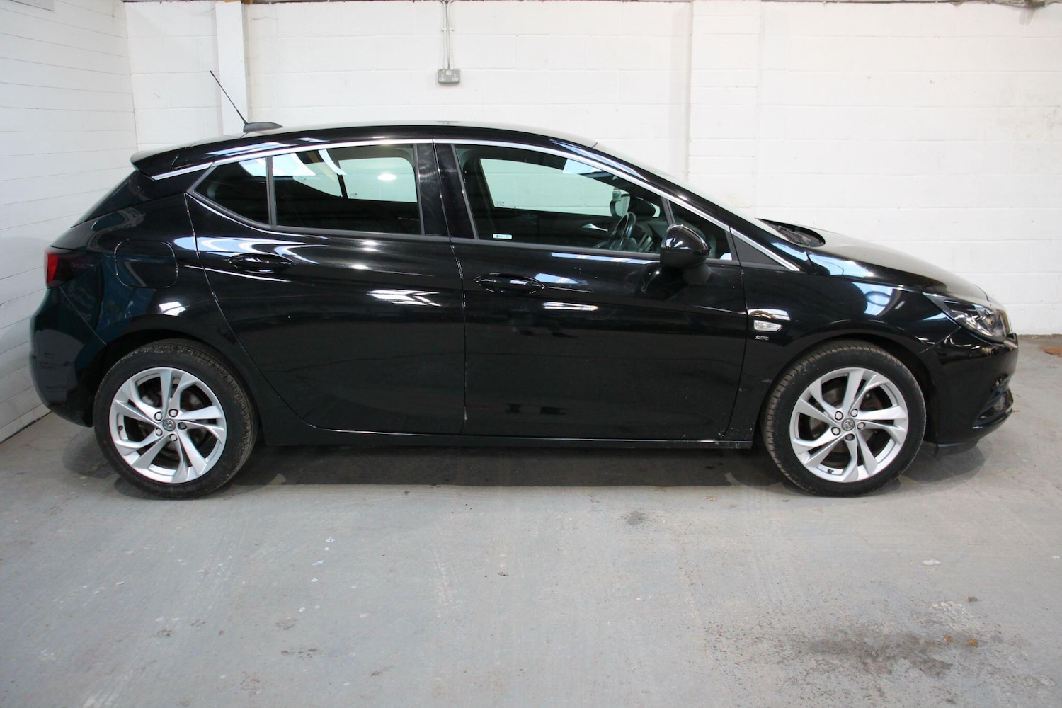 Used Vauxhall Astra for sale - 76996302: Photo 2