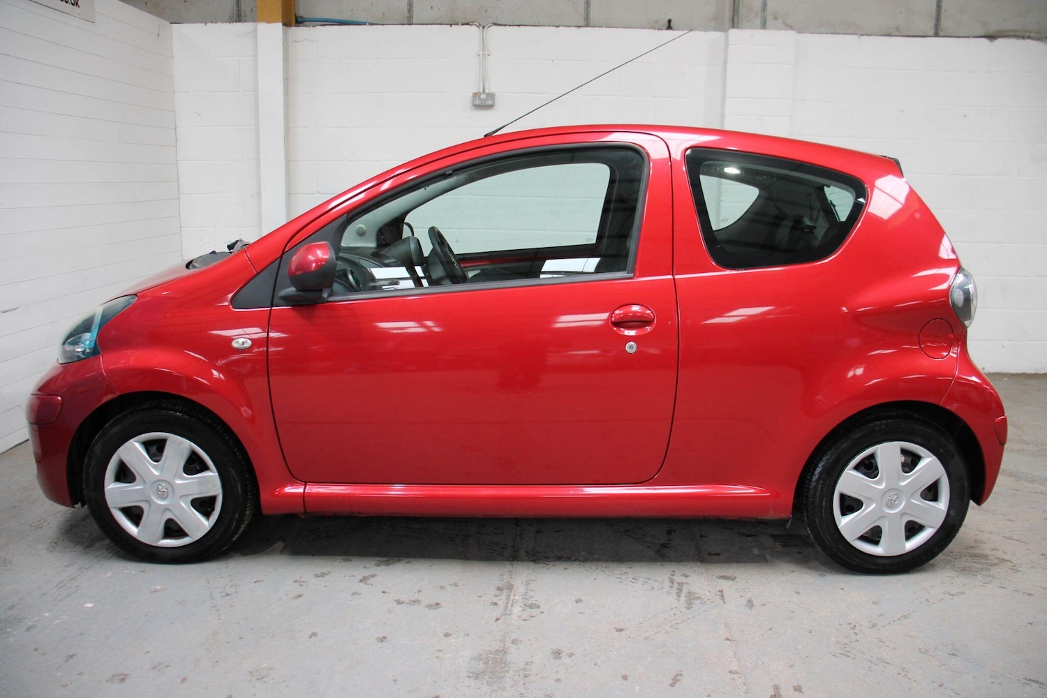 Used Toyota AYGO 2011 for sale - 76592613: Photo 4