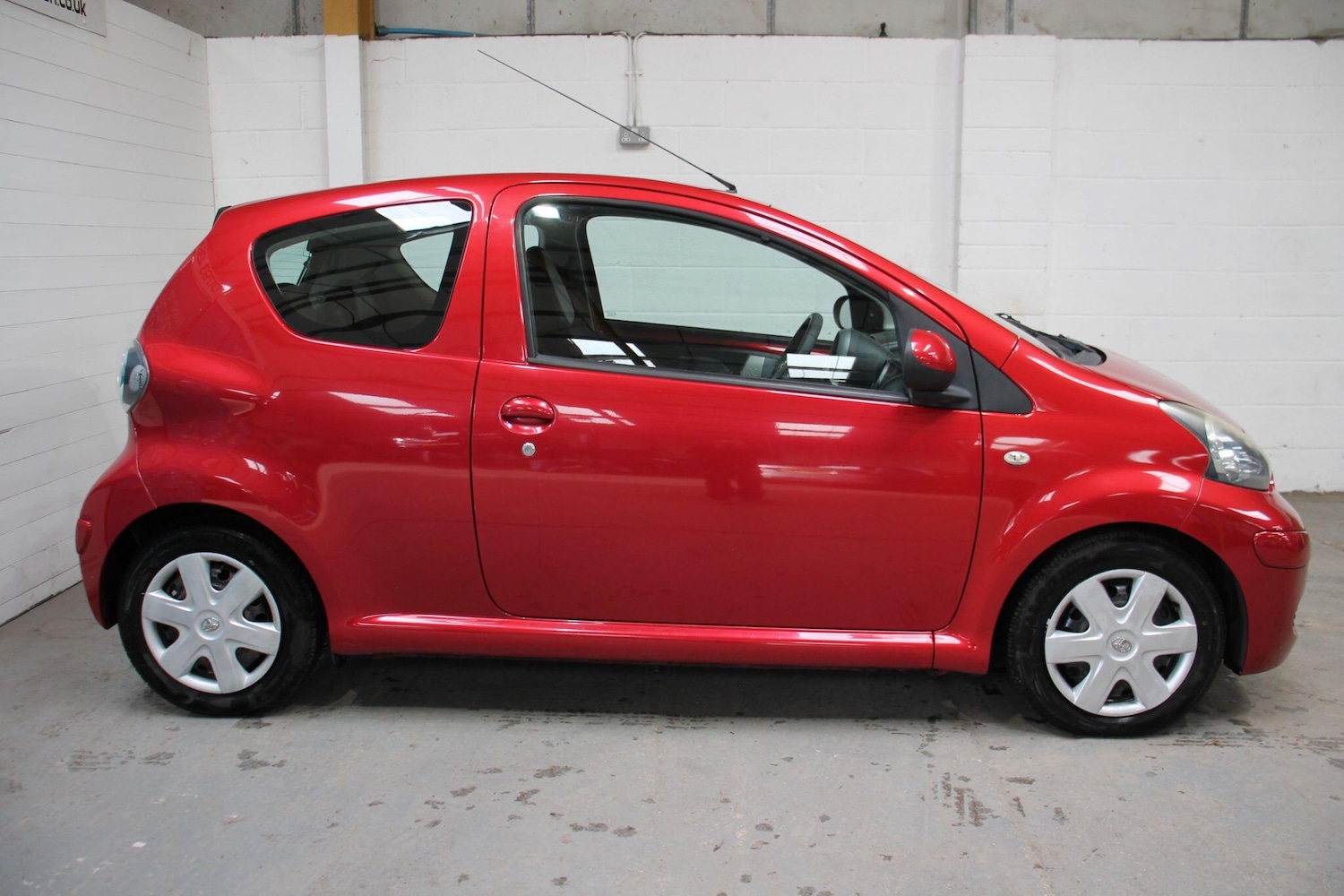 Used Toyota AYGO 2011 for sale - 76592613: Photo 8