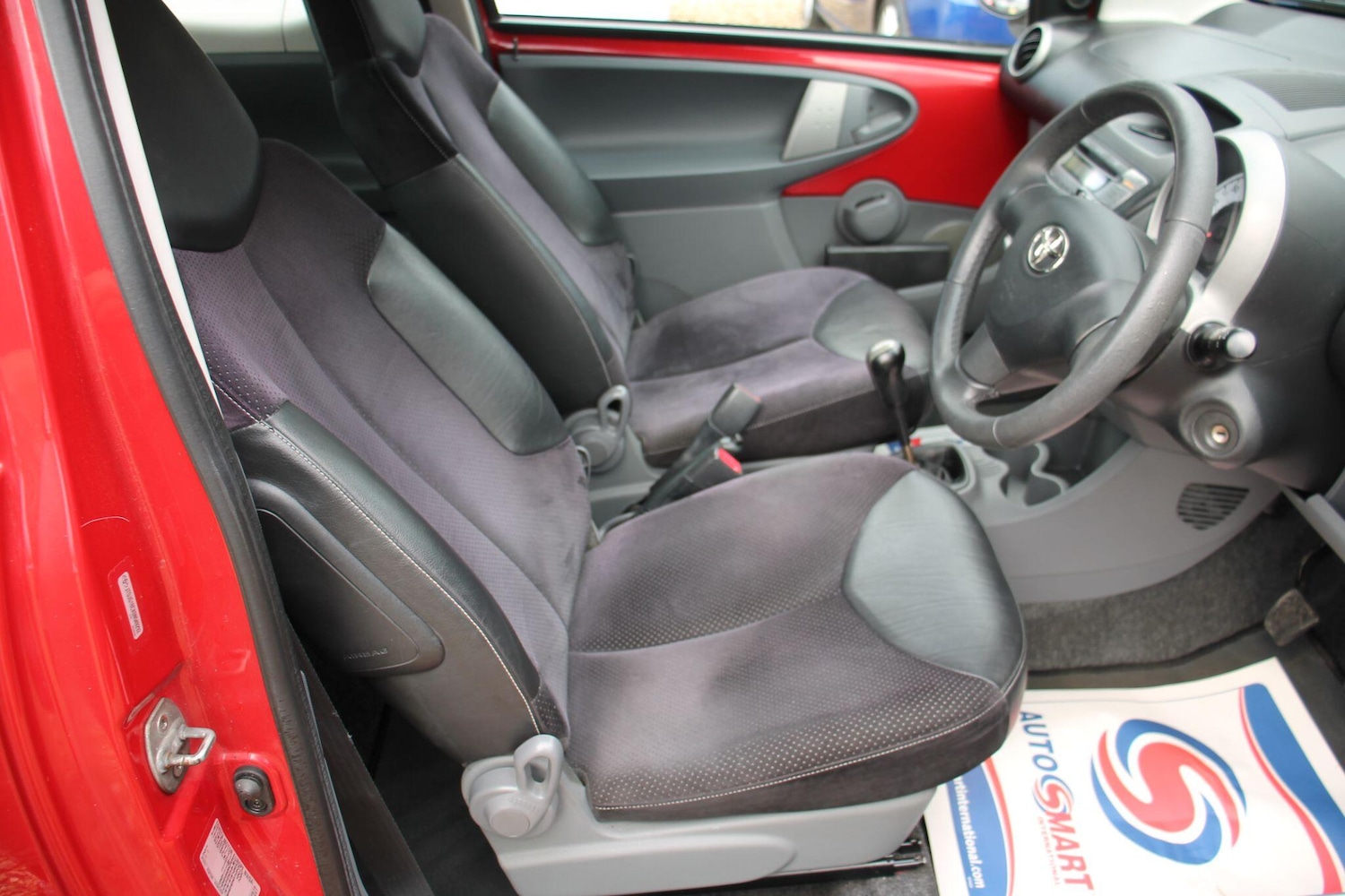 Used Toyota AYGO 2011 for sale - 76592613: Photo 9