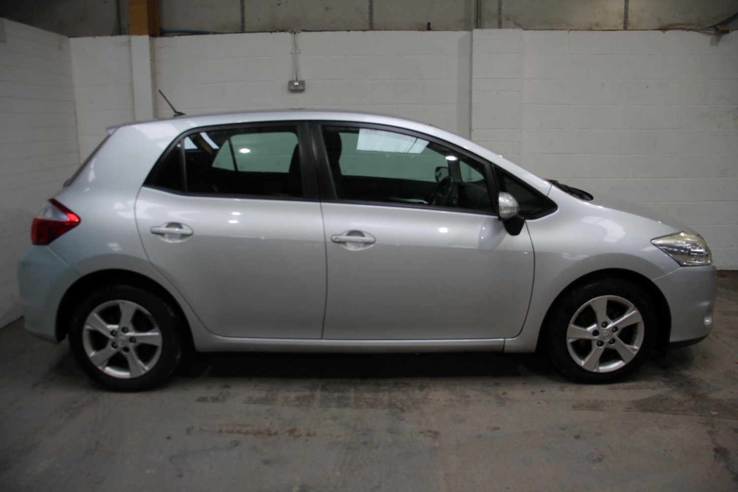 Used Toyota Auris 2011 for sale - 77109429: Photo 2