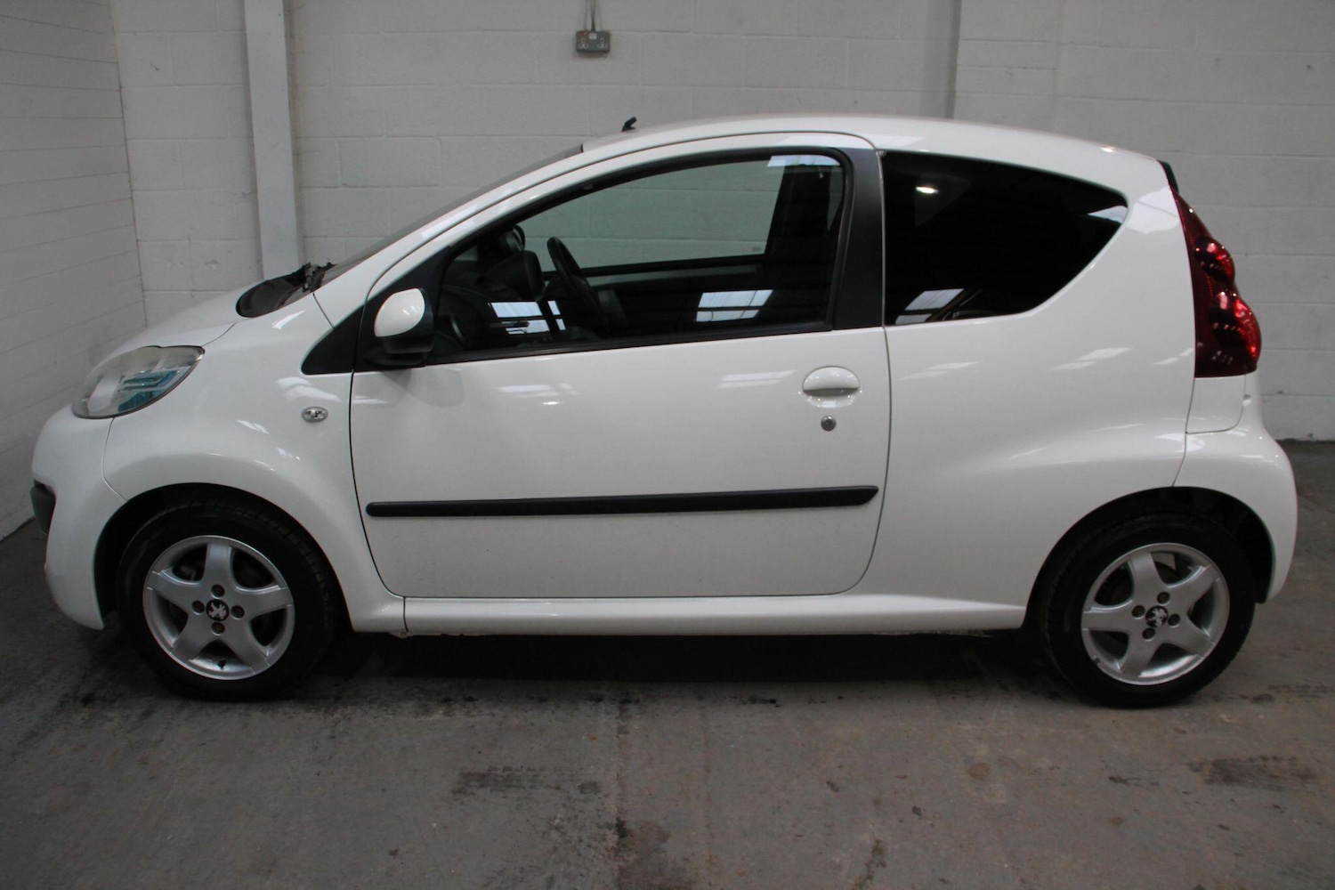Used Peugeot 107 2014 for sale - 77191931: Photo 6