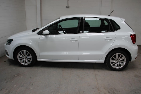 Used Volkswagen Polo 2015 for sale - 76158436: Photo 4